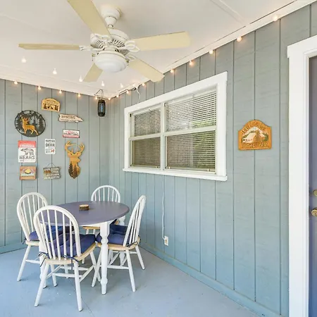 Pet-Friendly Fort Mccoy Cabin With Fire Pit!